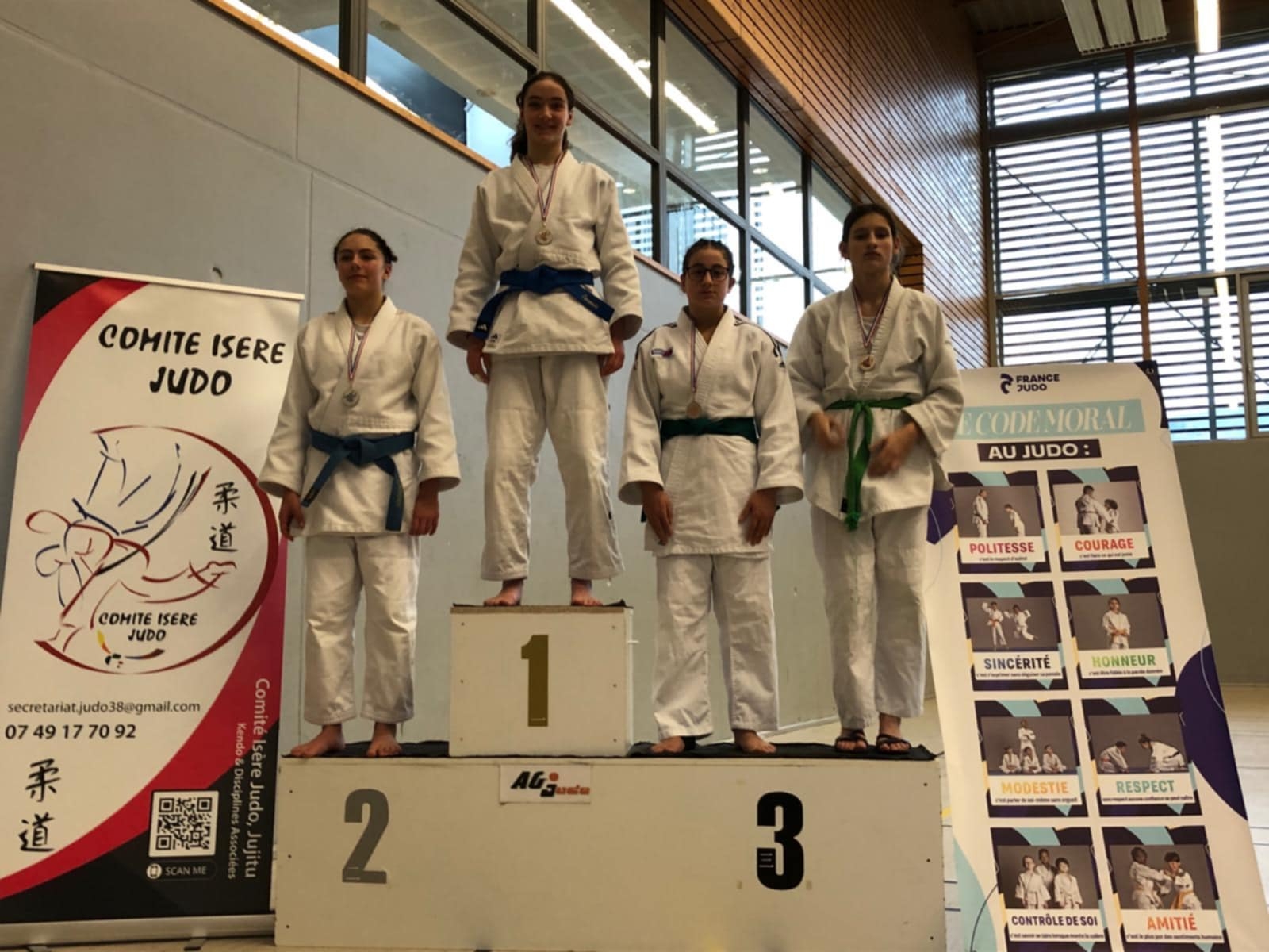 TOURNOI MINIMES DE L'ALLIANCE GRESIVAUDAN (38) > Mona en déplacement avec le JC Creusotin  médaille de Bronze (-57kgs)-22/12/2024)